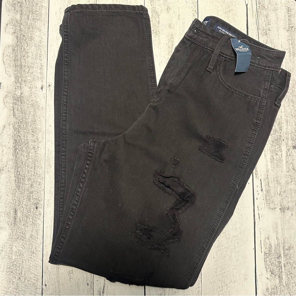 Hollister NWT Ultra High Rise Black Mom Jean-